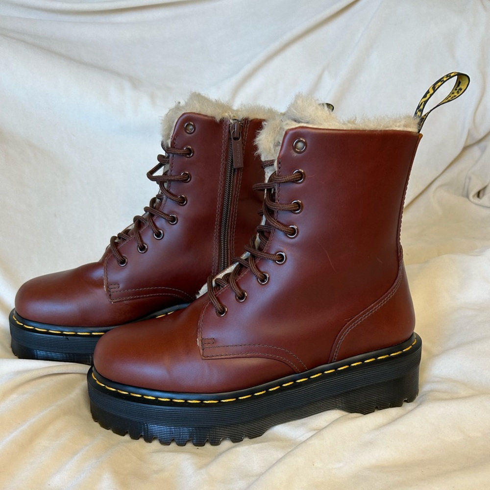 DR. MARTENS faux fur lined platform Jadon boot